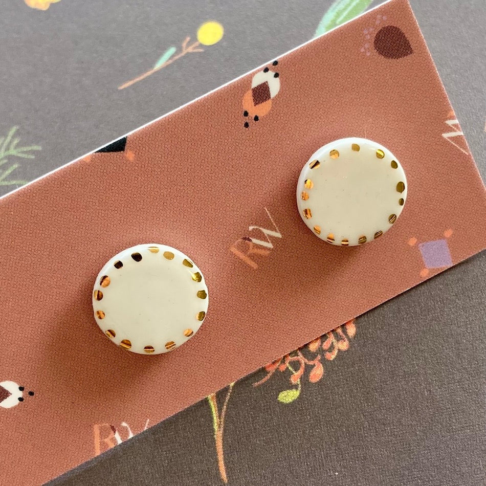 Renée Waters Gold Dot Edge Circle Studs - White