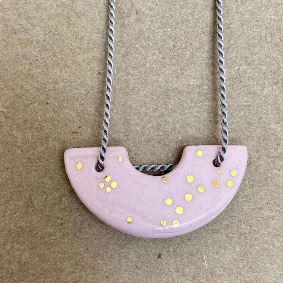 Renée Waters Gold Lace Porcelain Necklace - Pink