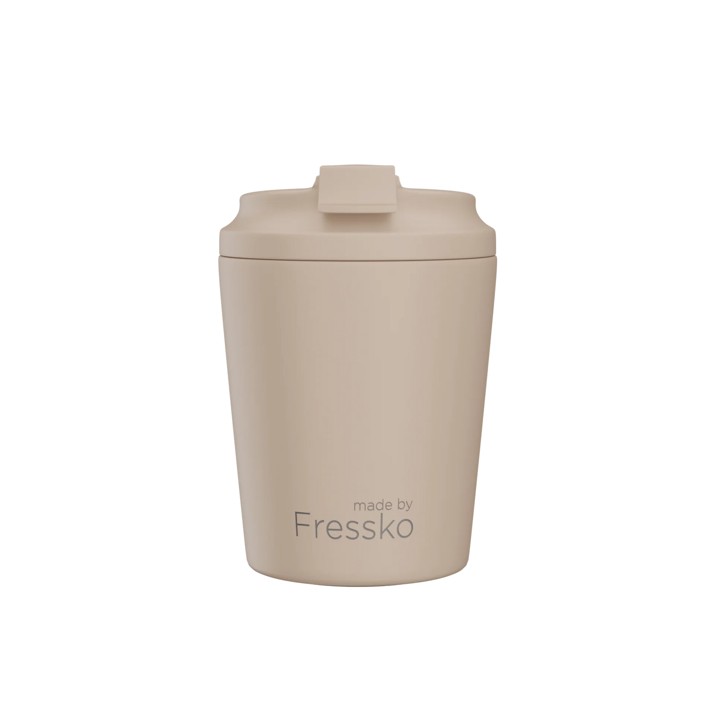 Piccolo Oat - Beige reuseable cup with a lid on a white background, branded 'made by Fressko
